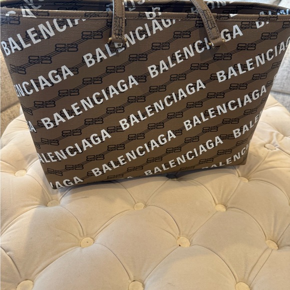 Balenciaga Brown Logo Tote Bag - Picture 1 of 2